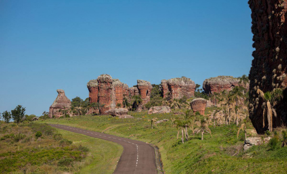 O Instituto Ambiental do Paraná (IAP), em parceria da Associação de Moradores de Vila Velha (Amorvive), promove em 18 de agosto a Corrida de Vila Velha, no parque estadual de mesmo nome, em Ponta Grossa. A largada será às 8h30 e a prova terá duração de cerca de três horas. As inscrições devem ser feitas pela internet.Foto: Denis Ferreira Netto/SEDEST