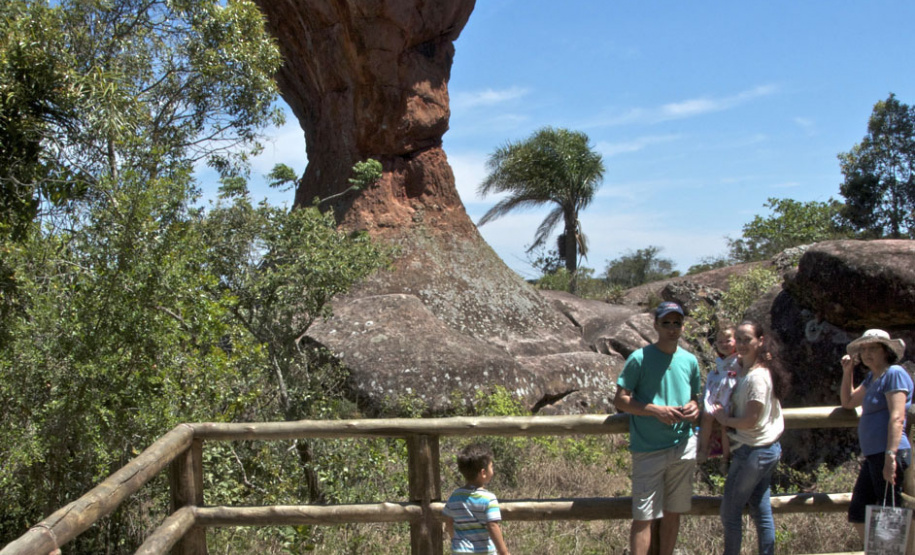 O Instituto Ambiental do Paraná (IAP), em parceria da Associação de Moradores de Vila Velha (Amorvive), promove em 18 de agosto a Corrida de Vila Velha, no parque estadual de mesmo nome, em Ponta Grossa. A largada será às 8h30 e a prova terá duração de cerca de três horas. As inscrições devem ser feitas pela internet.Foto: Lina Faria/Arquivo - SEEC