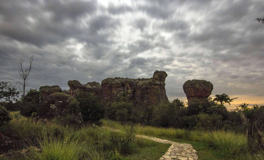 O Instituto Ambiental do Paraná (IAP), em parceria da Associação de Moradores de Vila Velha (Amorvive), promove em 18 de agosto a Corrida de Vila Velha, no parque estadual de mesmo nome, em Ponta Grossa. A largada será às 8h30 e a prova terá duração de cerca de três horas. As inscrições devem ser feitas pela internet..  Foto: Pedro Ribas/Arquivo - ANPr