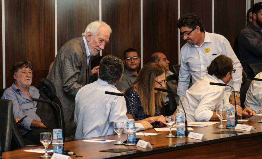 O governador Carlos Massa Ratinho Júnior recebe nesta segunda-feira (29), prefeitos da Margem do Rio Paranapanema para tratar da retirada da energia vendida por usinas da formação do valor adicionado do ICMS. Curitiba, 29/07/2019 -Foto: Geraldo Bubniak/ANPr