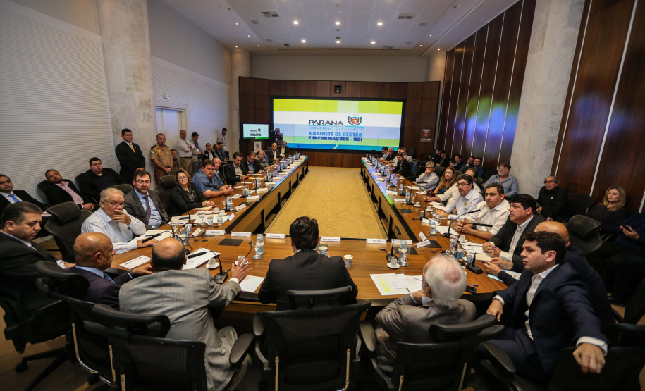 O governador Carlos Massa Ratinho Júnior recebe nesta segunda-feira (29), prefeitos da Margem do Rio Paranapanema para tratar da retirada da energia vendida por usinas da formação do valor adicionado do ICMS. Curitiba, 29/07/2019 -Foto: Geraldo Bubniak/ANPr