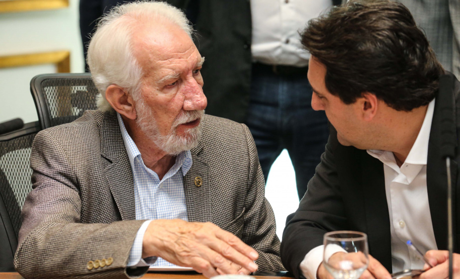 O governador Carlos Massa Ratinho Júnior recebe nesta segunda-feira (29), prefeitos da Margem do Rio Paranapanema para tratar da retirada da energia vendida por usinas da formação do valor adicionado do ICMS. Curitiba, 29/07/2019 -Foto: Geraldo Bubniak/ANPr