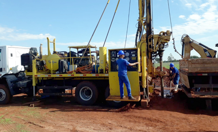A perfuração de 115 novos poços artesianos até o final deste ano vai levar água para cerca de 10 mil pessoas que vivem em áreas rurais ou isoladas localizadas em 56 municípios paranaenses. Somente em 2019, o programa Água no Campo já viabilizou 52 poços em 19 municípios para o atendimento de 950 famílias. Foto: Divulgação/SEDEST