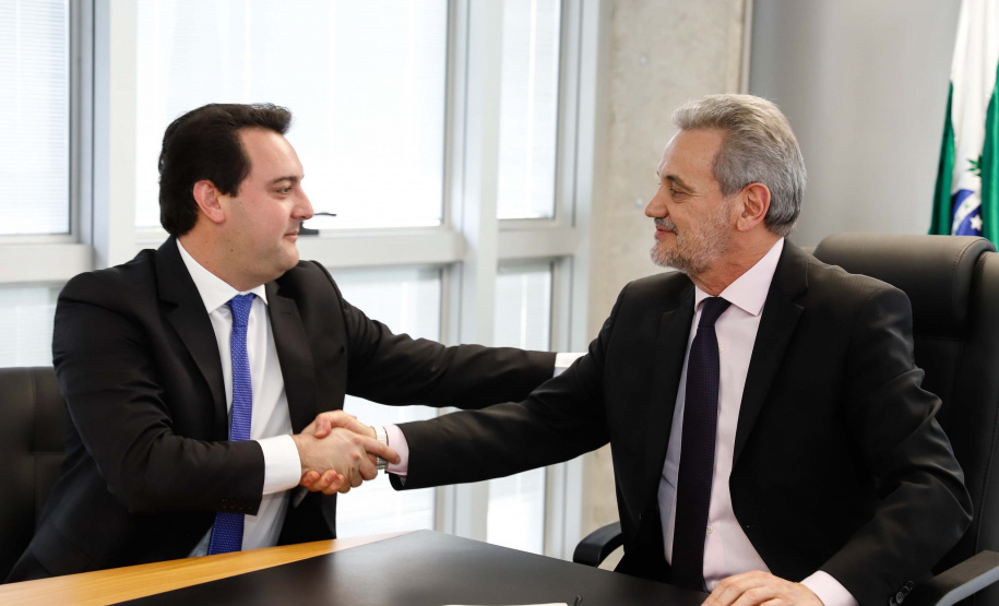 O Governo do Estado vai trabalhar de forma conjunta com o Ministério Público do Paraná para combater a sonegação e os crimes fiscais. O governador Carlos Massa Ratinho Junior acompanhou nesta segunda-feira (29) a criação do Grupo de Atuação Especial de Combate à Sonegação Fiscal e Outros Ilícitos Tributários (Gaesf), que vai atuar em parceria com o Governo na fiscalização e enfrentamento a crimes desta natureza.