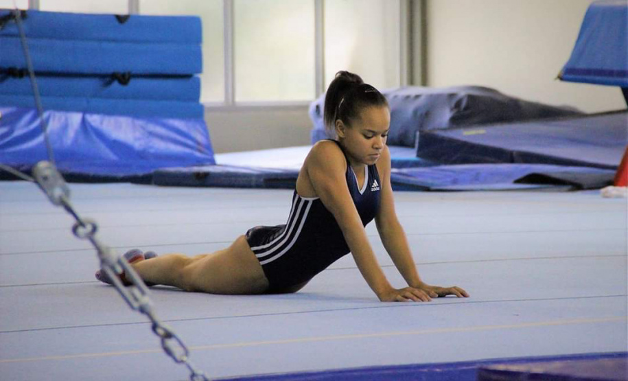 As ginastas paranaenses Carolyne Pedro e Thais Fidelis dos Santos conquistaram a medalha de bronze nos Jogos Pan-Americanos de Lima 2019. A conquista veio na disputa por equipes com a Seleção Brasileira Feminina de Ginástica Artística, que terminou com 158.550 pontos, ficando atrás somente dos Estados Unidos (171.000) e Canadá (160.600). A competição aconteceu no último sábado (27).
Foto: Beto Pacheco/Esporte Paraná
