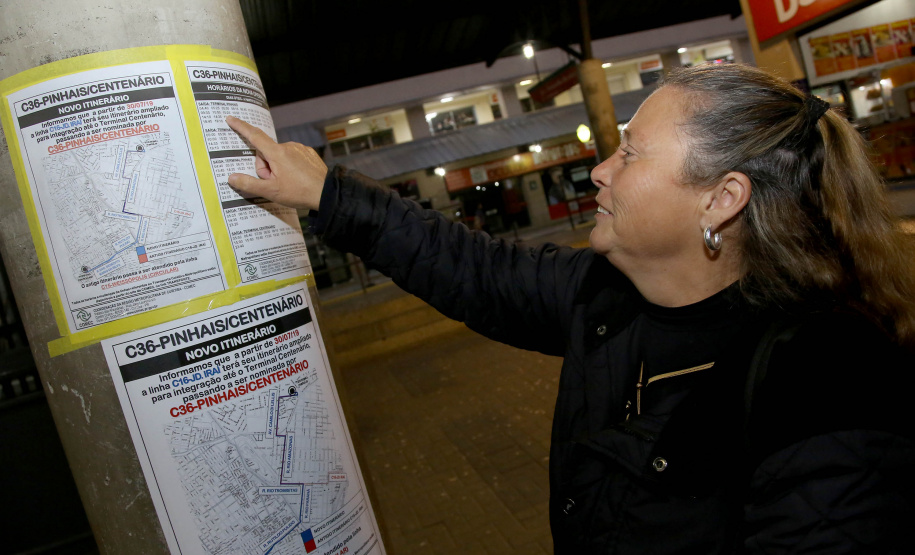 “Facilitou muito, principalmente porque ficou mais rápido”, disse. “Não preciso trocar de ônibus e ainda evito parar no terminal do Capão da Imbuia, que está sempre muito cheio”, afirmou a babá Jaqueline Fernandes Ferreira, 44 anos, antes de embarcar para a Capital.
