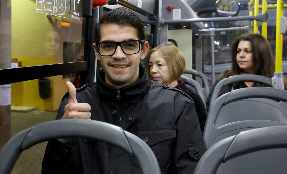 Auxiliar de produção, Bruno de Castro, 22 anos, comemorava o tempo a mais que irá ganhar ao eliminar um dos quatro ônibus que tinha de pegar para chegar até a empresa, no Boqueirão, em Curitiba. “Nunca entendi como não tinha uma linha direta para o Centenário. Demorava 1h30 para percorrer 13 quilômetros. Agora facilitou muito”, ressaltou.