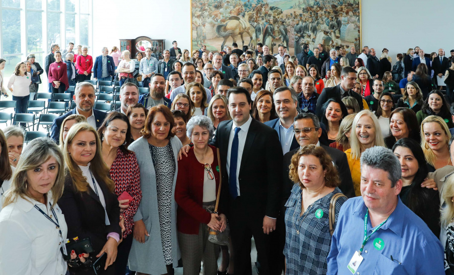 O governador Carlos Massa Ratinho Junior autorizou nesta terça-feira (30) o pagamento das progressões e promoções de carreira do Quadro Próprio do Poder Executivo (QPPE) e dos Servidores da Secretaria de Estado da Saúde (QPSS). A implantação dos avanços representa um investimento de R$ 30 milhões na folha do Estado.