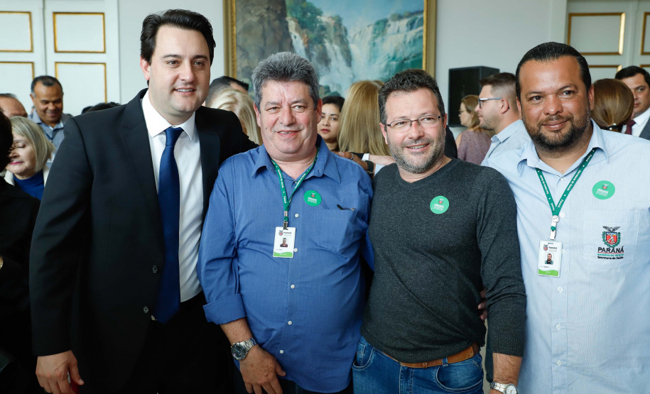 O governador Carlos Massa Ratinho Junior autorizou nesta terça-feira (30) o pagamento das progressões e promoções de carreira do Quadro Próprio do Poder Executivo (QPPE) e dos Servidores da Secretaria de Estado da Saúde (QPSS). A implantação dos avanços representa um investimento de R$ 30 milhões na folha do Estado.