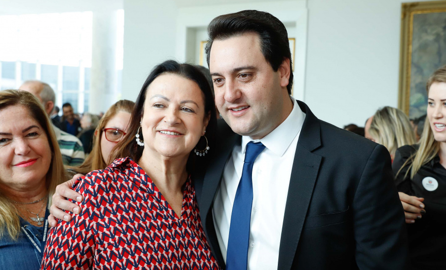 O governador Carlos Massa Ratinho Junior autorizou nesta terça-feira (30) o pagamento das progressões e promoções de carreira do Quadro Próprio do Poder Executivo (QPPE) e dos Servidores da Secretaria de Estado da Saúde (QPSS). A implantação dos avanços representa um investimento de R$ 30 milhões na folha do Estado.