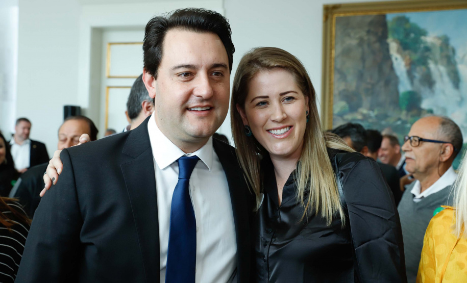 O governador Carlos Massa Ratinho Junior autorizou nesta terça-feira (30) o pagamento das progressões e promoções de carreira do Quadro Próprio do Poder Executivo (QPPE) e dos Servidores da Secretaria de Estado da Saúde (QPSS). A implantação dos avanços representa um investimento de R$ 30 milhões na folha do Estado.