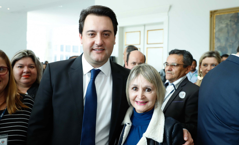 O governador Carlos Massa Ratinho Junior autorizou nesta terça-feira (30) o pagamento das progressões e promoções de carreira do Quadro Próprio do Poder Executivo (QPPE) e dos Servidores da Secretaria de Estado da Saúde (QPSS). A implantação dos avanços representa um investimento de R$ 30 milhões na folha do Estado.