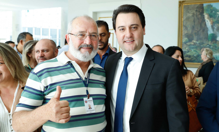 O governador Carlos Massa Ratinho Junior autorizou nesta terça-feira (30) o pagamento das progressões e promoções de carreira do Quadro Próprio do Poder Executivo (QPPE) e dos Servidores da Secretaria de Estado da Saúde (QPSS). A implantação dos avanços representa um investimento de R$ 30 milhões na folha do Estado.