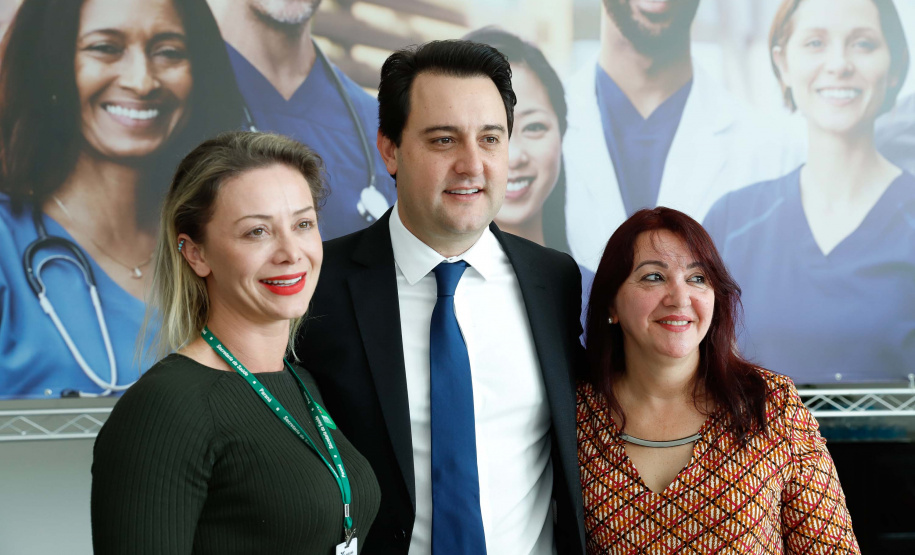 O governador Carlos Massa Ratinho Junior autorizou nesta terça-feira (30) o pagamento das progressões e promoções de carreira do Quadro Próprio do Poder Executivo (QPPE) e dos Servidores da Secretaria de Estado da Saúde (QPSS). A implantação dos avanços representa um investimento de R$ 30 milhões na folha do Estado.