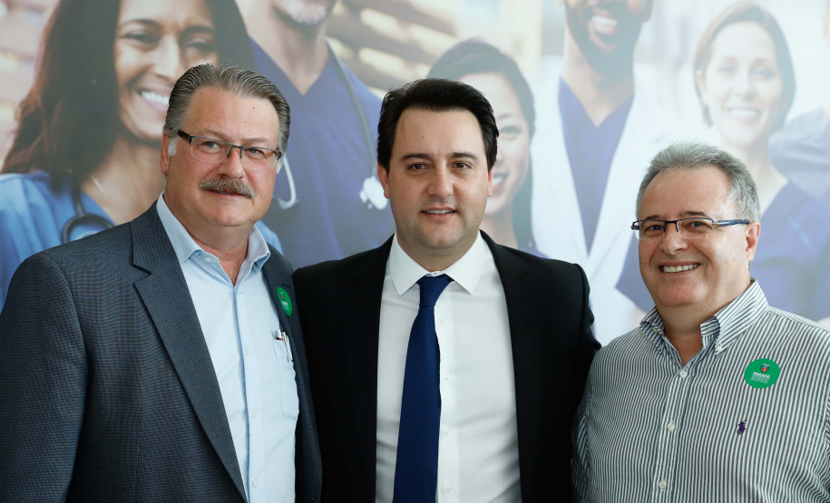 O governador Carlos Massa Ratinho Junior autorizou nesta terça-feira (30) o pagamento das progressões e promoções de carreira do Quadro Próprio do Poder Executivo (QPPE) e dos Servidores da Secretaria de Estado da Saúde (QPSS). A implantação dos avanços representa um investimento de R$ 30 milhões na folha do Estado.