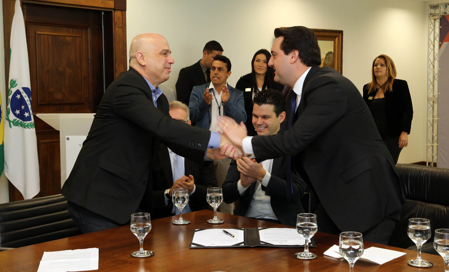 A Copel renovou a parceria que mantém há 30 anos com a Associação das Emissoras de Radiodifusão do Paraná (Aerp) para a veiculação de mensagens de utilidade pública sobre fornecimento, geração e transmissão de energia