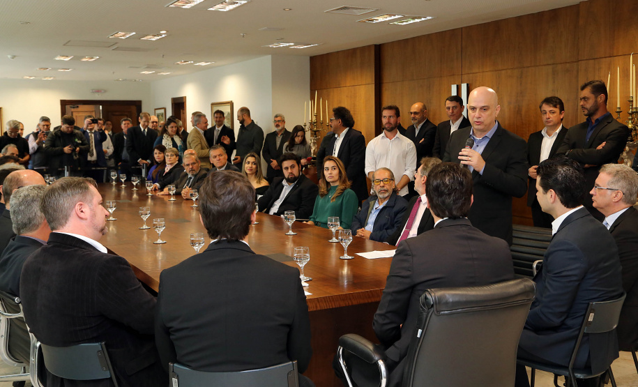 A Copel renovou a parceria que mantém há 30 anos com a Associação das Emissoras de Radiodifusão do Paraná (Aerp) para a veiculação de mensagens de utilidade pública sobre fornecimento, geração e transmissão de energia