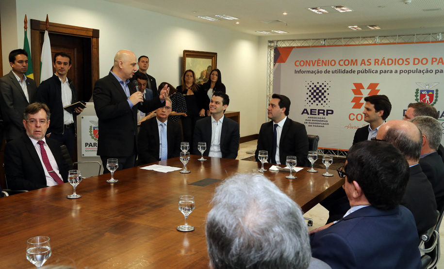 A Copel renovou a parceria que mantém há 30 anos com a Associação das Emissoras de Radiodifusão do Paraná (Aerp) para a veiculação de mensagens de utilidade pública sobre fornecimento, geração e transmissão de energia