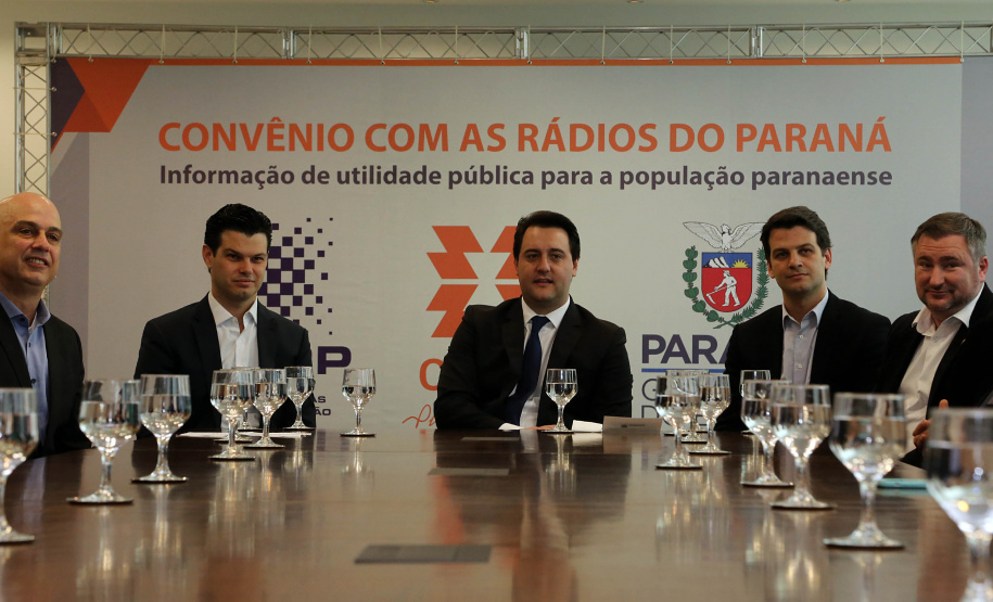 A Copel renovou a parceria que mantém há 30 anos com a Associação das Emissoras de Radiodifusão do Paraná (Aerp) para a veiculação de mensagens de utilidade pública sobre fornecimento, geração e transmissão de energia