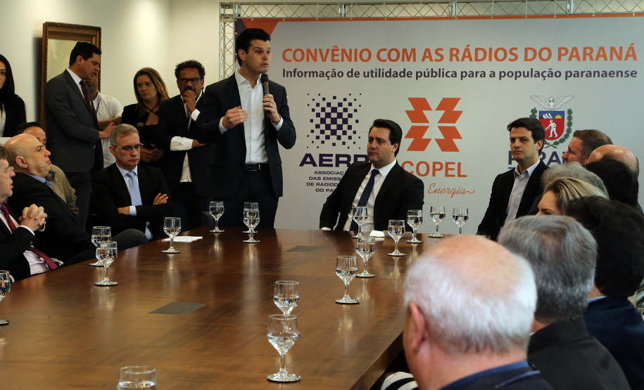 A Copel renovou a parceria que mantém há 30 anos com a Associação das Emissoras de Radiodifusão do Paraná (Aerp) para a veiculação de mensagens de utilidade pública sobre fornecimento, geração e transmissão de energia