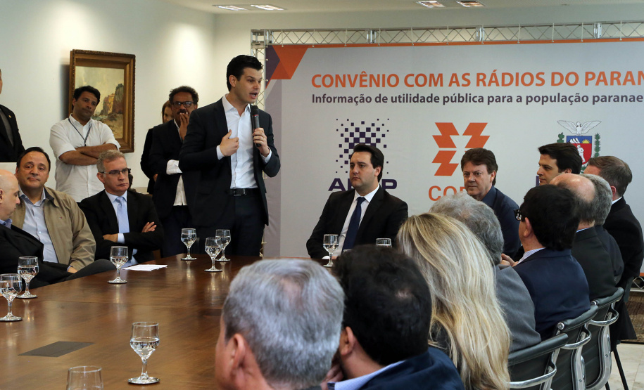 A Copel renovou a parceria que mantém há 30 anos com a Associação das Emissoras de Radiodifusão do Paraná (Aerp) para a veiculação de mensagens de utilidade pública sobre fornecimento, geração e transmissão de energia