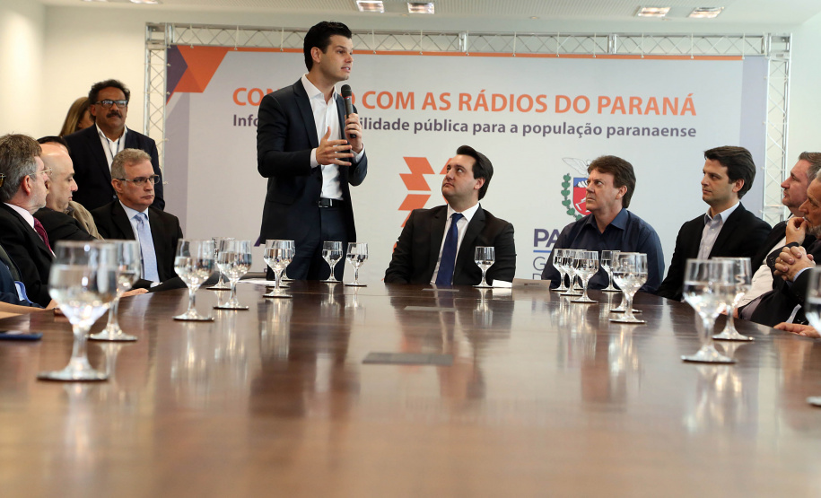 A Copel renovou a parceria que mantém há 30 anos com a Associação das Emissoras de Radiodifusão do Paraná (Aerp) para a veiculação de mensagens de utilidade pública sobre fornecimento, geração e transmissão de energia