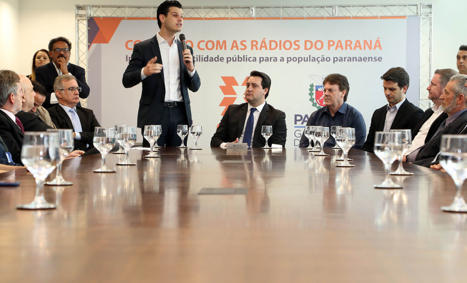 A Copel renovou a parceria que mantém há 30 anos com a Associação das Emissoras de Radiodifusão do Paraná (Aerp) para a veiculação de mensagens de utilidade pública sobre fornecimento, geração e transmissão de energia