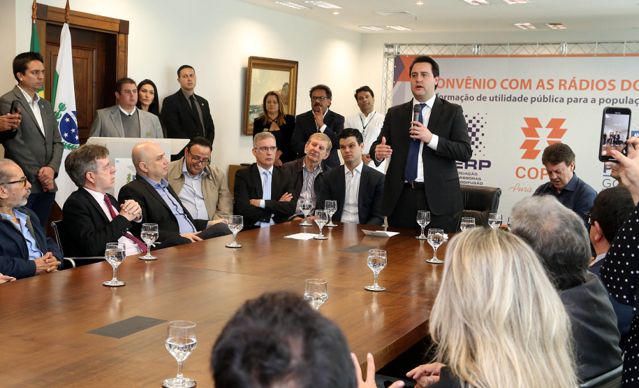 A Copel renovou a parceria que mantém há 30 anos com a Associação das Emissoras de Radiodifusão do Paraná (Aerp) para a veiculação de mensagens de utilidade pública sobre fornecimento, geração e transmissão de energia