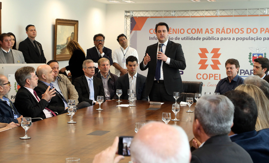 A Copel renovou a parceria que mantém há 30 anos com a Associação das Emissoras de Radiodifusão do Paraná (Aerp) para a veiculação de mensagens de utilidade pública sobre fornecimento, geração e transmissão de energia