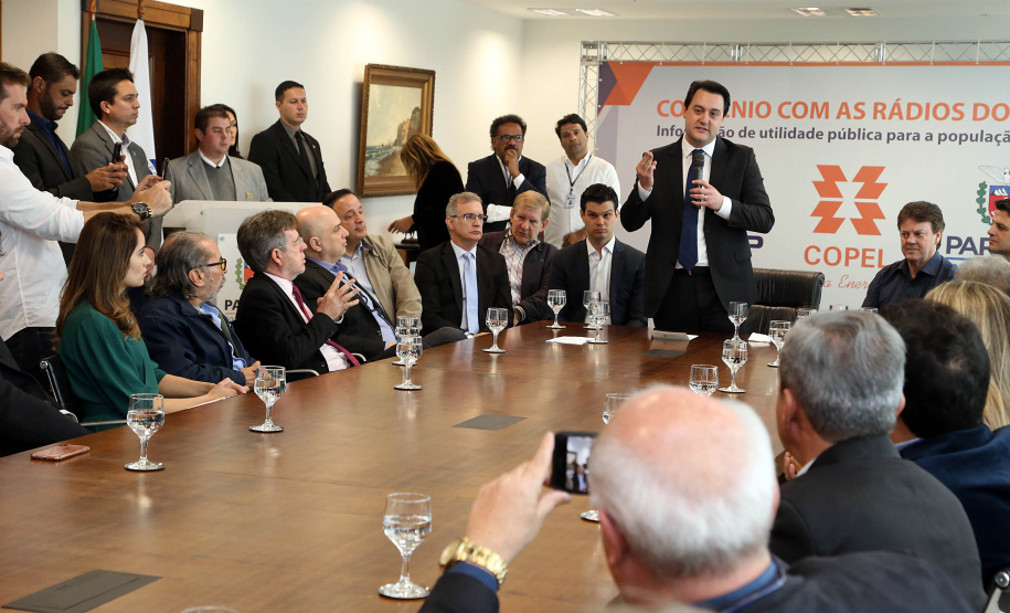A Copel renovou a parceria que mantém há 30 anos com a Associação das Emissoras de Radiodifusão do Paraná (Aerp) para a veiculação de mensagens de utilidade pública sobre fornecimento, geração e transmissão de energia