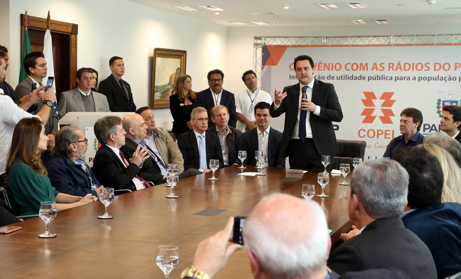 A Copel renovou a parceria que mantém há 30 anos com a Associação das Emissoras de Radiodifusão do Paraná (Aerp) para a veiculação de mensagens de utilidade pública sobre fornecimento, geração e transmissão de energia