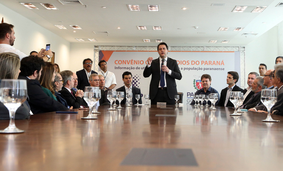 A Copel renovou a parceria que mantém há 30 anos com a Associação das Emissoras de Radiodifusão do Paraná (Aerp) para a veiculação de mensagens de utilidade pública sobre fornecimento, geração e transmissão de energia