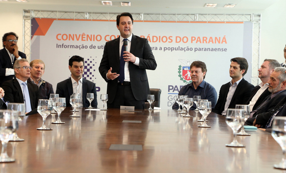 A Copel renovou a parceria que mantém há 30 anos com a Associação das Emissoras de Radiodifusão do Paraná (Aerp) para a veiculação de mensagens de utilidade pública sobre fornecimento, geração e transmissão de energia