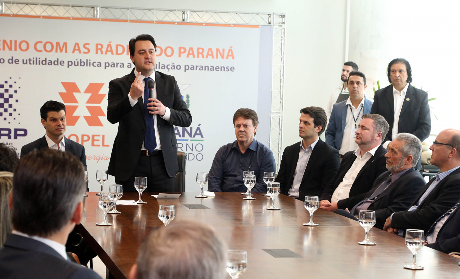 A Copel renovou a parceria que mantém há 30 anos com a Associação das Emissoras de Radiodifusão do Paraná (Aerp) para a veiculação de mensagens de utilidade pública sobre fornecimento, geração e transmissão de energia