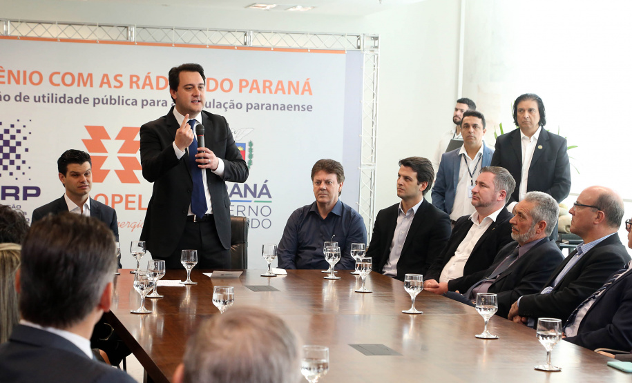 A Copel renovou a parceria que mantém há 30 anos com a Associação das Emissoras de Radiodifusão do Paraná (Aerp) para a veiculação de mensagens de utilidade pública sobre fornecimento, geração e transmissão de energia