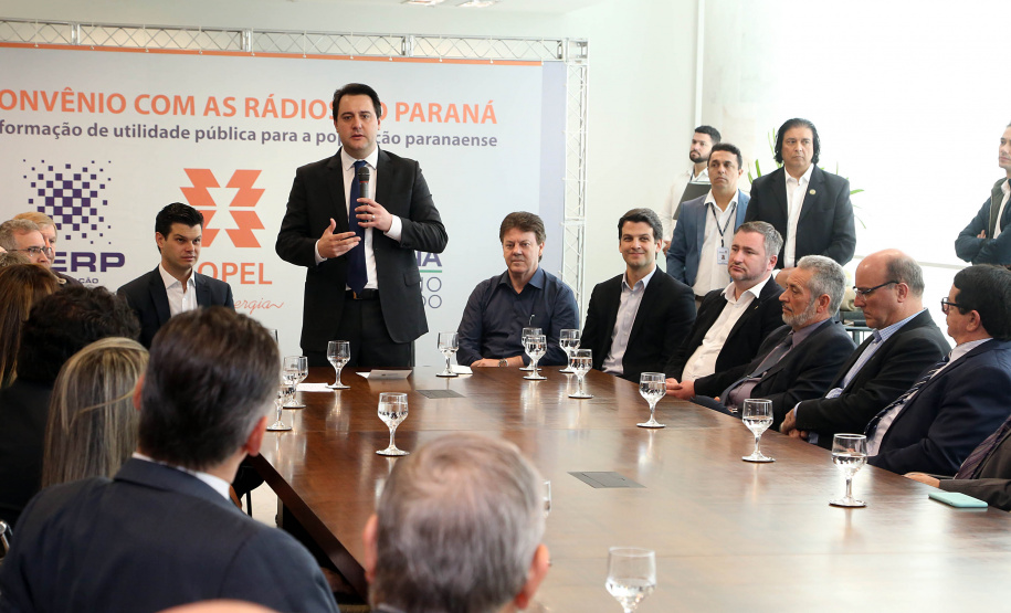 A Copel renovou a parceria que mantém há 30 anos com a Associação das Emissoras de Radiodifusão do Paraná (Aerp) para a veiculação de mensagens de utilidade pública sobre fornecimento, geração e transmissão de energia