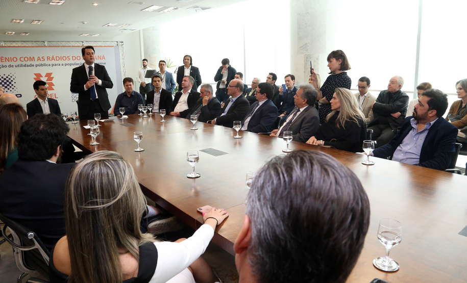 A Copel renovou a parceria que mantém há 30 anos com a Associação das Emissoras de Radiodifusão do Paraná (Aerp) para a veiculação de mensagens de utilidade pública sobre fornecimento, geração e transmissão de energia