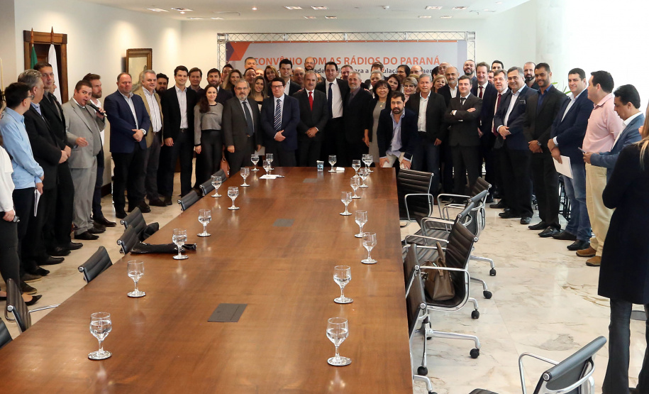 A Copel renovou a parceria que mantém há 30 anos com a Associação das Emissoras de Radiodifusão do Paraná (Aerp) para a veiculação de mensagens de utilidade pública sobre fornecimento, geração e transmissão de energia