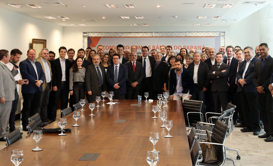 A Copel renovou a parceria que mantém há 30 anos com a Associação das Emissoras de Radiodifusão do Paraná (Aerp) para a veiculação de mensagens de utilidade pública sobre fornecimento, geração e transmissão de energia