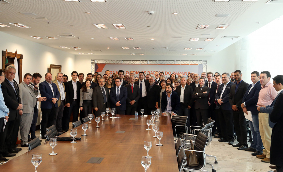 A Copel renovou a parceria que mantém há 30 anos com a Associação das Emissoras de Radiodifusão do Paraná (Aerp) para a veiculação de mensagens de utilidade pública sobre fornecimento, geração e transmissão de energia