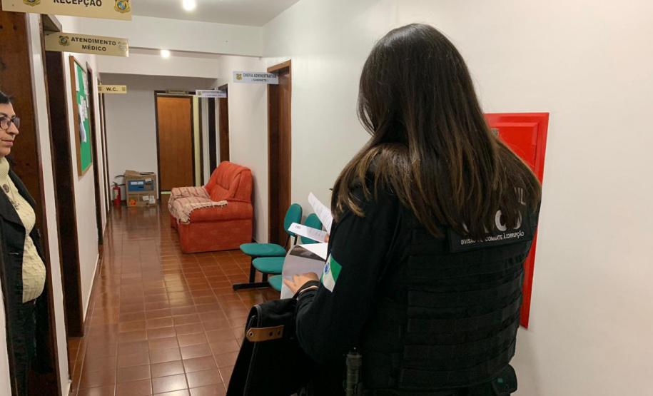 A Polícia Civil do Paraná (PCPR) cumpriu nesta terça-feira (30) 21 mandados judiciais contra um grupo criminoso que fraudava o DPVAT – seguro de Danos Pessoais Causados por Veículos Automotores de Via Terrestre. O esquema teria desviado cerca de R$ 1 milhão em Umuarama, no Noroeste do Estado. Foto: Divulgação/PCPR