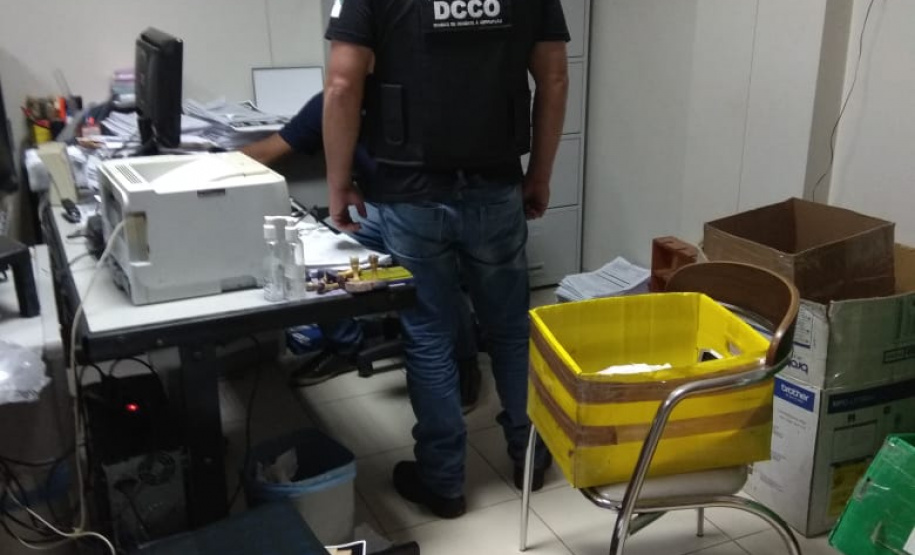 A Polícia Civil do Paraná (PCPR) cumpriu nesta terça-feira (30) 21 mandados judiciais contra um grupo criminoso que fraudava o DPVAT – seguro de Danos Pessoais Causados por Veículos Automotores de Via Terrestre. O esquema teria desviado cerca de R$ 1 milhão em Umuarama, no Noroeste do Estado. Foto: Divulgação/PCPR