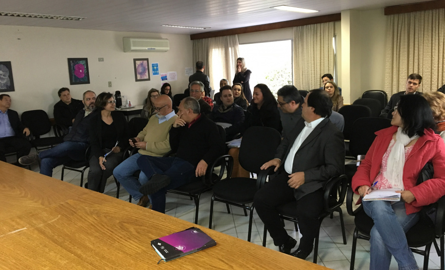 Foi realizada nesta quarta feira (30), a 77° reunião ordinária do CEPATUR – Conselho Paranaense de Turismo. Antes da abertura oficial o presidente da Parana Turismo Jacob Mehl, seguido pelo secretário de desenvolvimento sustentável e do turismo Márcio Nunes, fizeram uso da palavra. Na sequência o presidente do conselho Antônio Azevedo iniciou a reunião que aconteceu no Auditório da SEDEST, secretaria de desenvolvimento sustentável e do turismo Foto: Divulgação/SEDEST