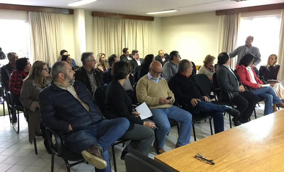 Foi realizada nesta quarta feira (30), a 77° reunião ordinária do CEPATUR – Conselho Paranaense de Turismo. Antes da abertura oficial o presidente da Parana Turismo Jacob Mehl, seguido pelo secretário de desenvolvimento sustentável e do turismo Márcio Nunes, fizeram uso da palavra. Na sequência o presidente do conselho Antônio Azevedo iniciou a reunião que aconteceu no Auditório da SEDEST, secretaria de desenvolvimento sustentável e do turismo Foto: Divulgação/SEDEST