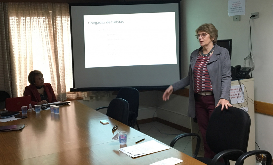 Foi realizada nesta quarta feira (30), a 77° reunião ordinária do CEPATUR – Conselho Paranaense de Turismo. Antes da abertura oficial o presidente da Parana Turismo Jacob Mehl, seguido pelo secretário de desenvolvimento sustentável e do turismo Márcio Nunes, fizeram uso da palavra. Na sequência o presidente do conselho Antônio Azevedo iniciou a reunião que aconteceu no Auditório da SEDEST, secretaria de desenvolvimento sustentável e do turismo Foto: Divulgação/SEDEST