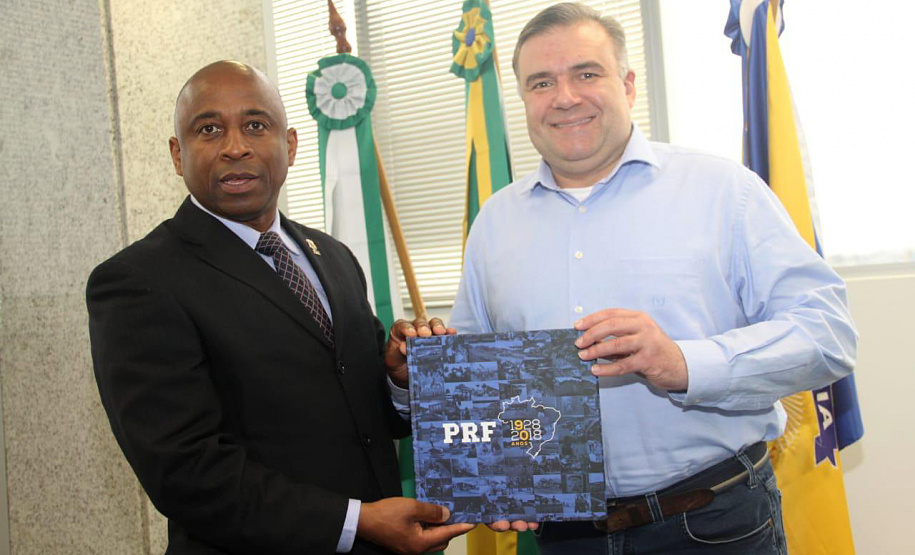 O secretário da Justiça, Família e Trabalho, Ney Leprevost, propôs a adoção de ações permanentes no combate ao tráfico de seres humanos no Brasil. A declaração foi dada nesta terça-feira (30/07), durante o 3º Seminário de Enfrentamento ao Tráfico de Pessoas e ao Trabalho Escravo, realizado pela Sejuf em parceria com a Polícia Rodoviária Federal (PRF-PR) em alusão ao Dia Mundial de Combate ao Tráfico de Pessoas. Foto:Divulgação/SEJUF