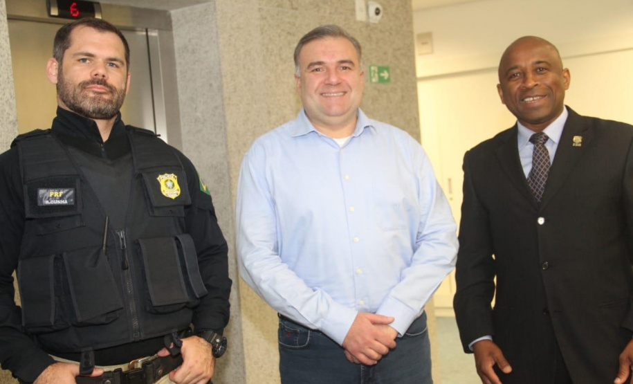 O secretário da Justiça, Família e Trabalho, Ney Leprevost, propôs a adoção de ações permanentes no combate ao tráfico de seres humanos no Brasil. A declaração foi dada nesta terça-feira (30/07), durante o 3º Seminário de Enfrentamento ao Tráfico de Pessoas e ao Trabalho Escravo, realizado pela Sejuf em parceria com a Polícia Rodoviária Federal (PRF-PR) em alusão ao Dia Mundial de Combate ao Tráfico de Pessoas. Foto:Divulgação/SEJUF