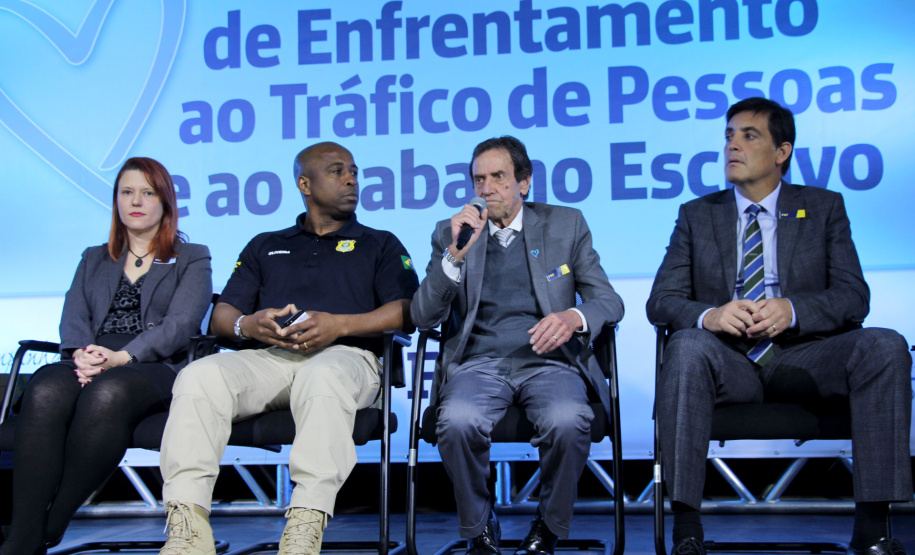 O secretário da Justiça, Família e Trabalho, Ney Leprevost, propôs a adoção de ações permanentes no combate ao tráfico de seres humanos no Brasil. A declaração foi dada nesta terça-feira (30/07), durante o 3º Seminário de Enfrentamento ao Tráfico de Pessoas e ao Trabalho Escravo, realizado pela Sejuf em parceria com a Polícia Rodoviária Federal (PRF-PR) em alusão ao Dia Mundial de Combate ao Tráfico de Pessoas. Foto:Divulgação/SEJUF