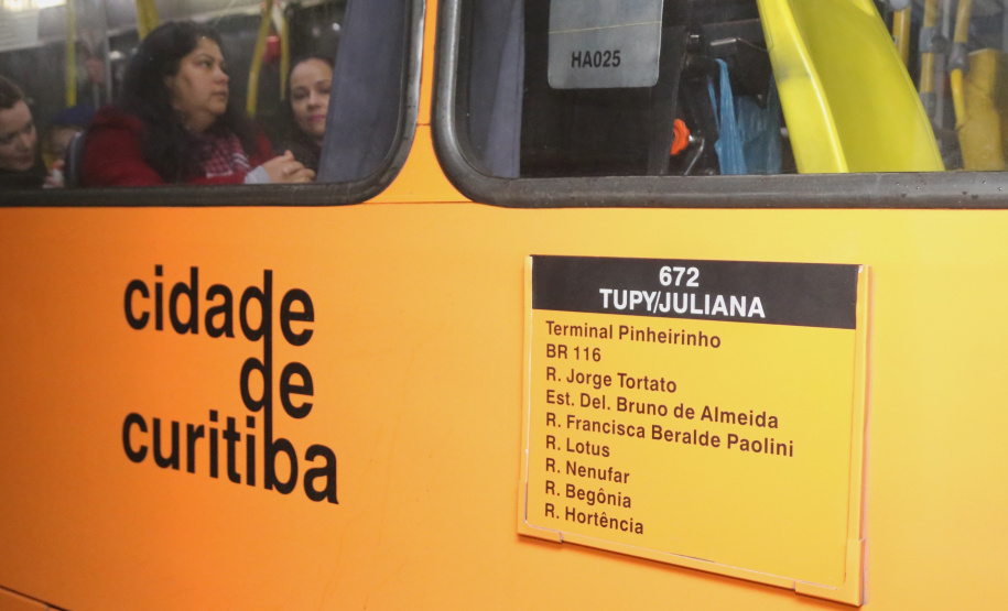 Os moradores de Araucária ganharam uma nova ligação de ônibus com Curitiba. Atendendo a uma reivindicação antiga dos moradores, a linha Vila Juliana foi estendida até o bairro Campina da Barra, na cidade da região metropolitana. Foto: José Fernando Ogura/ANPr