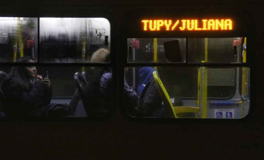 Os moradores de Araucária ganharam uma nova ligação de ônibus com Curitiba. Atendendo a uma reivindicação antiga dos moradores, a linha Vila Juliana foi estendida até o bairro Campina da Barra, na cidade da região metropolitana. Foto: José Fernando Ogura/ANPr